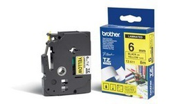 [BROTZE621] NASTRO TZe-621 9MMx8MT NERO/GIALLO